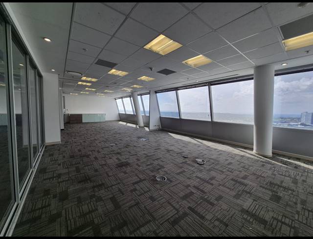 521M² OFFICE TO LET IN SANDHURST